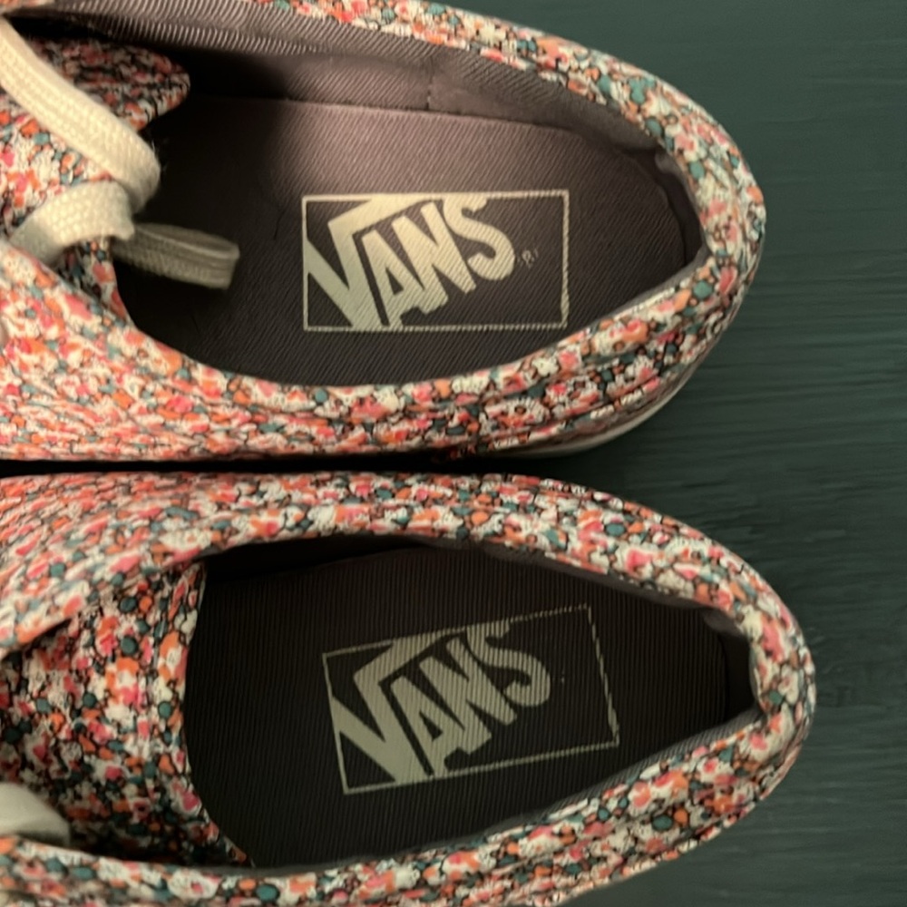Vans Women’s Size 6 - Picture 4 of 6